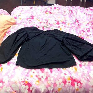 A cute puff sleeved blouse! In size S